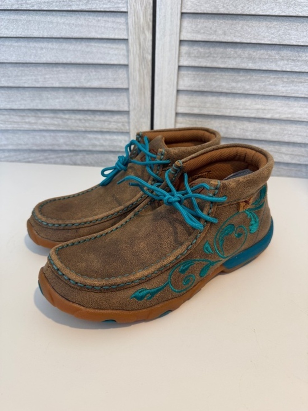 Twisted X Women’s Turquoise Stitch Chukka Driving Moc Size 5